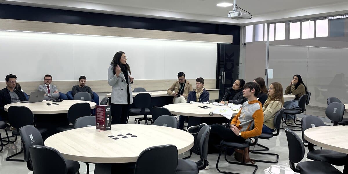 FAG Toledo recebe estudantes do Colégio Incomar em tarde de orientação acadêmica e profissional