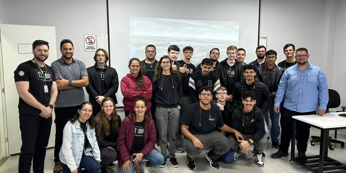 Acadêmicos de Engenharia Mecânica realizam visita técnica à Mascarello e conhecem processos da indústria de transporte