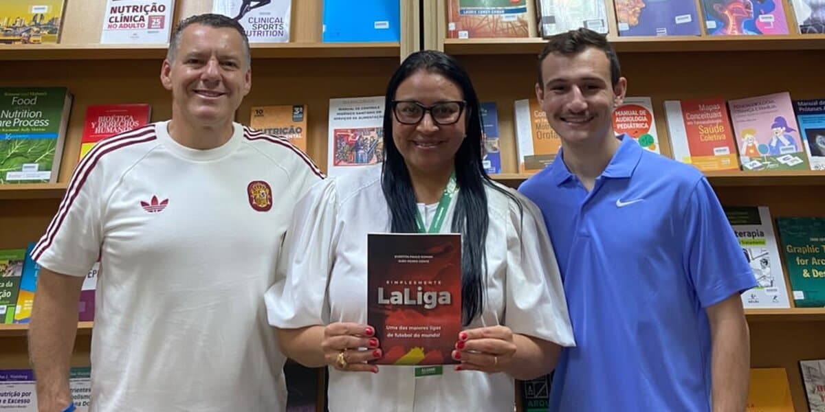  Livro sobre a LaLiga é doado à Biblioteca do Centro FAG e egresso celebra aprovação em mestrado internacional