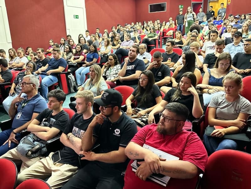 Administração e Contábeis recebem Instituições Financeiras