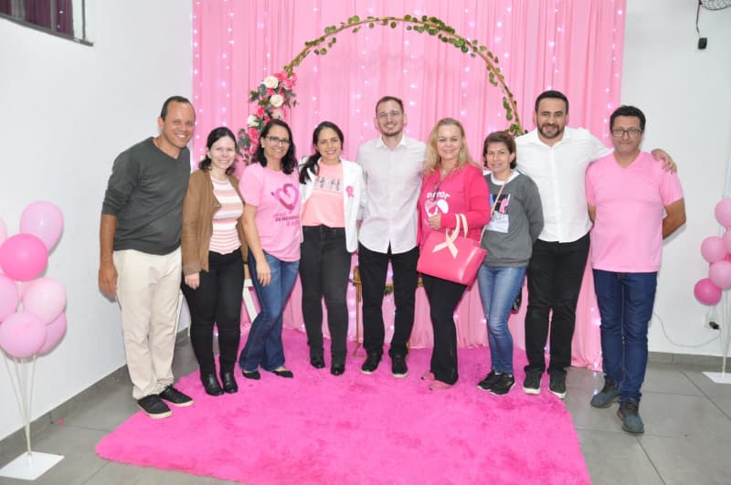  Alunos de Medicina fazem palestra sobre câncer de mama para moradoras do bairro Santa Cruz