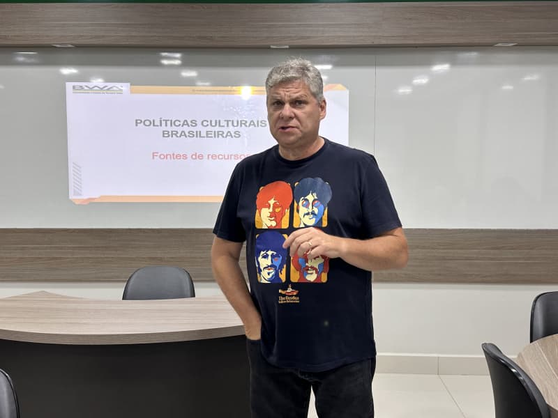 Acadêmicos de Produção Audiovisual e Fotografia participam de bate-papo com produtor cultural