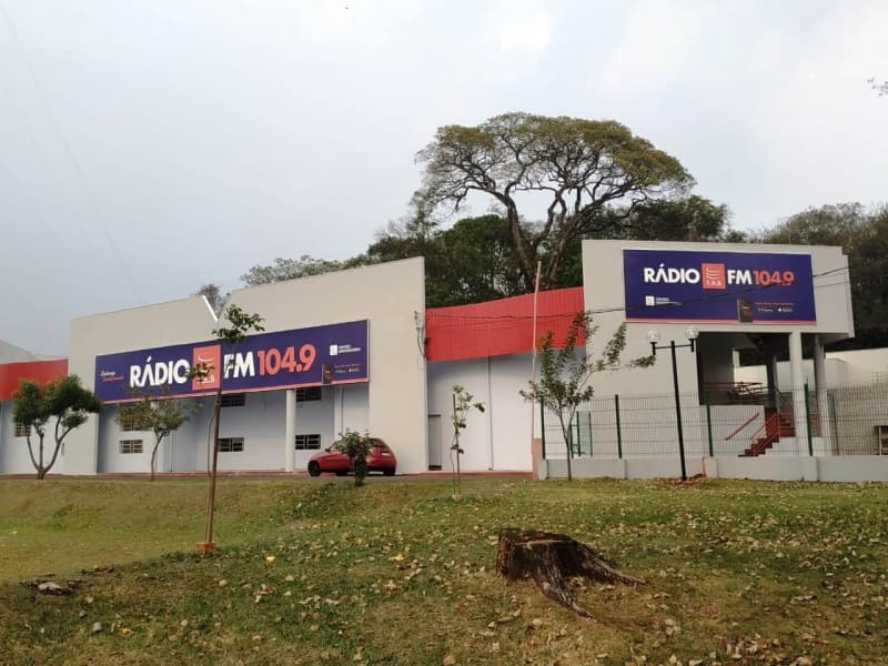 Rádio FAG FM instala novo transmissor de sinal em Toledo