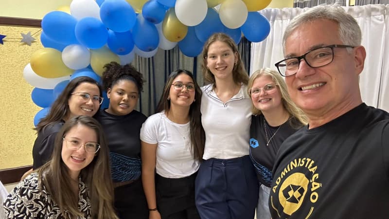 Coordenador de Administração palestra sobre atuação do administrador e inspira jovens em Céu Azul