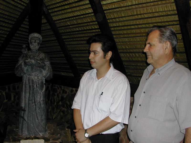 São Francisco de Assis: egresso retorna ao Centro FAG para celebrar 22 anos de sua escultura