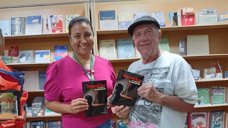 Biblioteca do Centro FAG recebe exemplares do livro Memória do Teatro de Cascavel