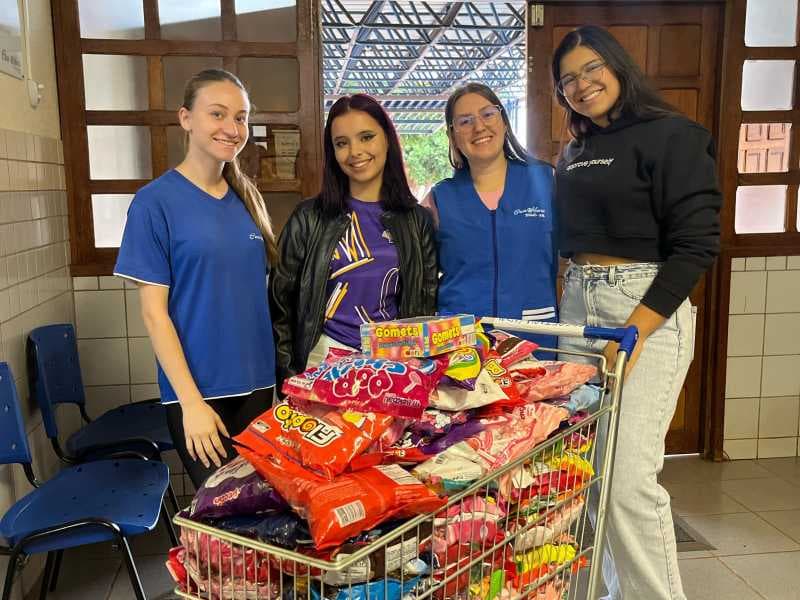 Páscoa: Alunos da FAG Toledo arrecadam cinco mil doces para crianças da Casa de Maria