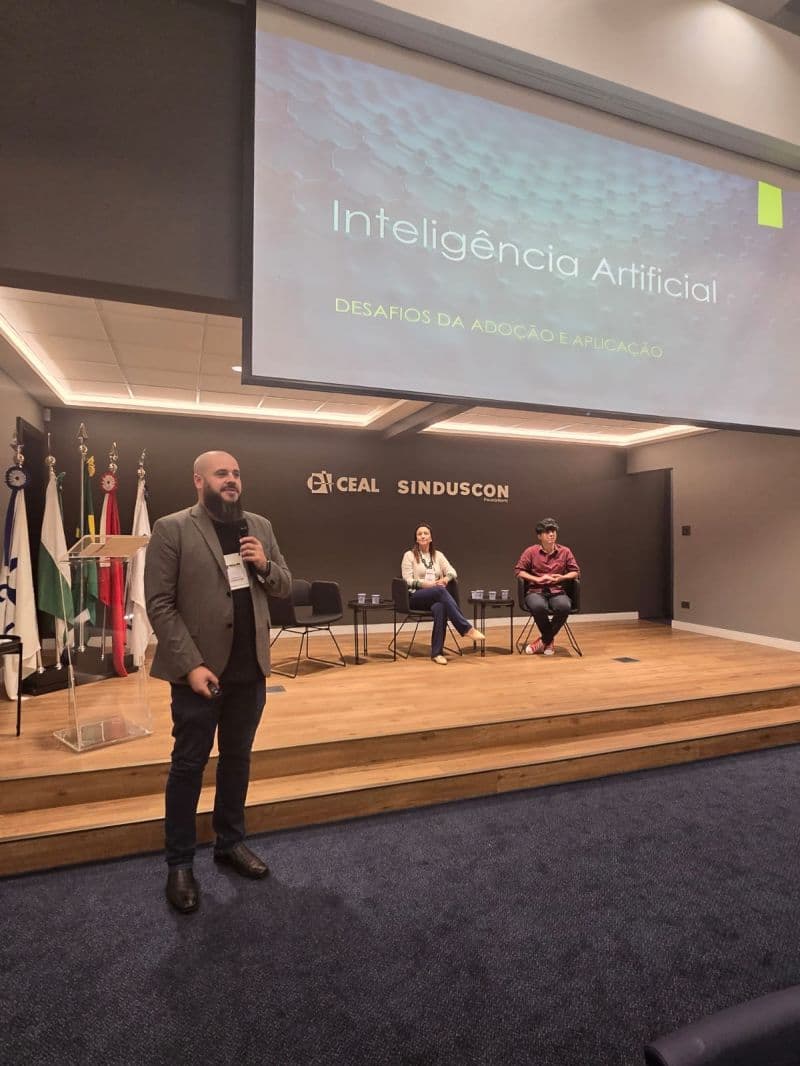 Coordenador de Engenharia Mecânica e de I.A. representa Centro FAG em eventos no Paraná