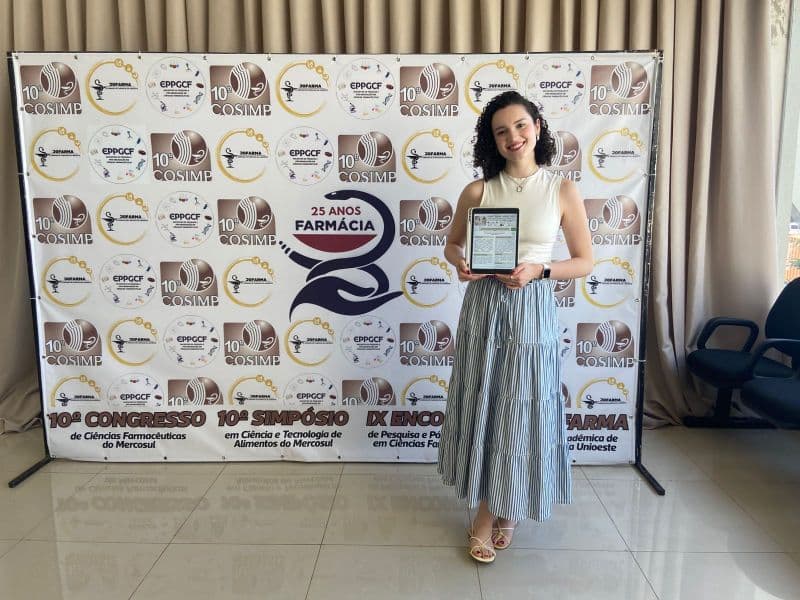 Egressa de Nutrição participa do 10º Congresso de Ciências Farmacêuticas do Mercosul