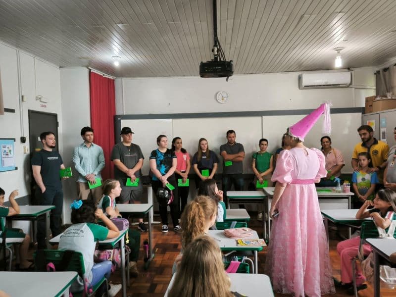 Acadêmicos do polo EAD FAG de Marechal Cândido Rondon realizam projeto de incentivo à leitura em escola municipal