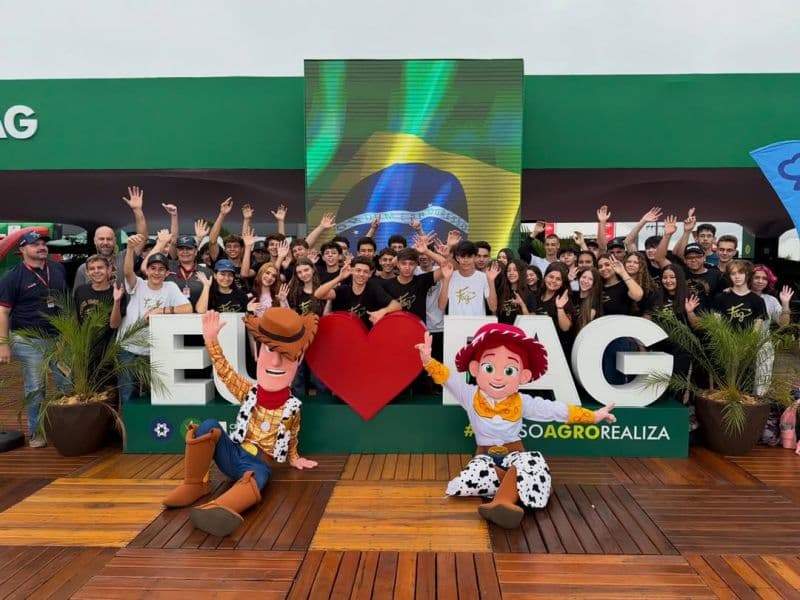 Alunos da 2ª série do High College visitam o Show Rural Coopavel