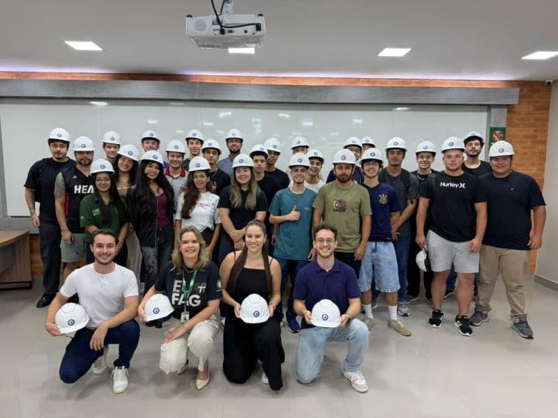 Calouros de Engenharia Civil participam da tradicional Cerimônia do Capacete