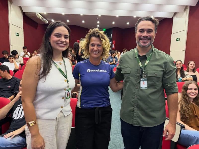 Curso de Jornalismo do Centro FAG recebe assessora de imprensa da Eurofarma Stock Car em Aula Inaugural