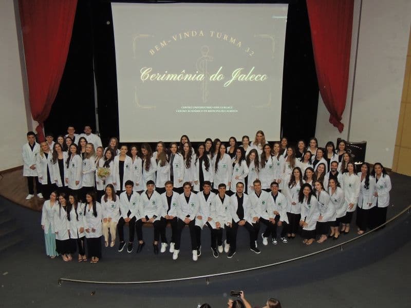 Turma 32 de Medicina vive noite simbólica com Cerimônia do Jaleco 