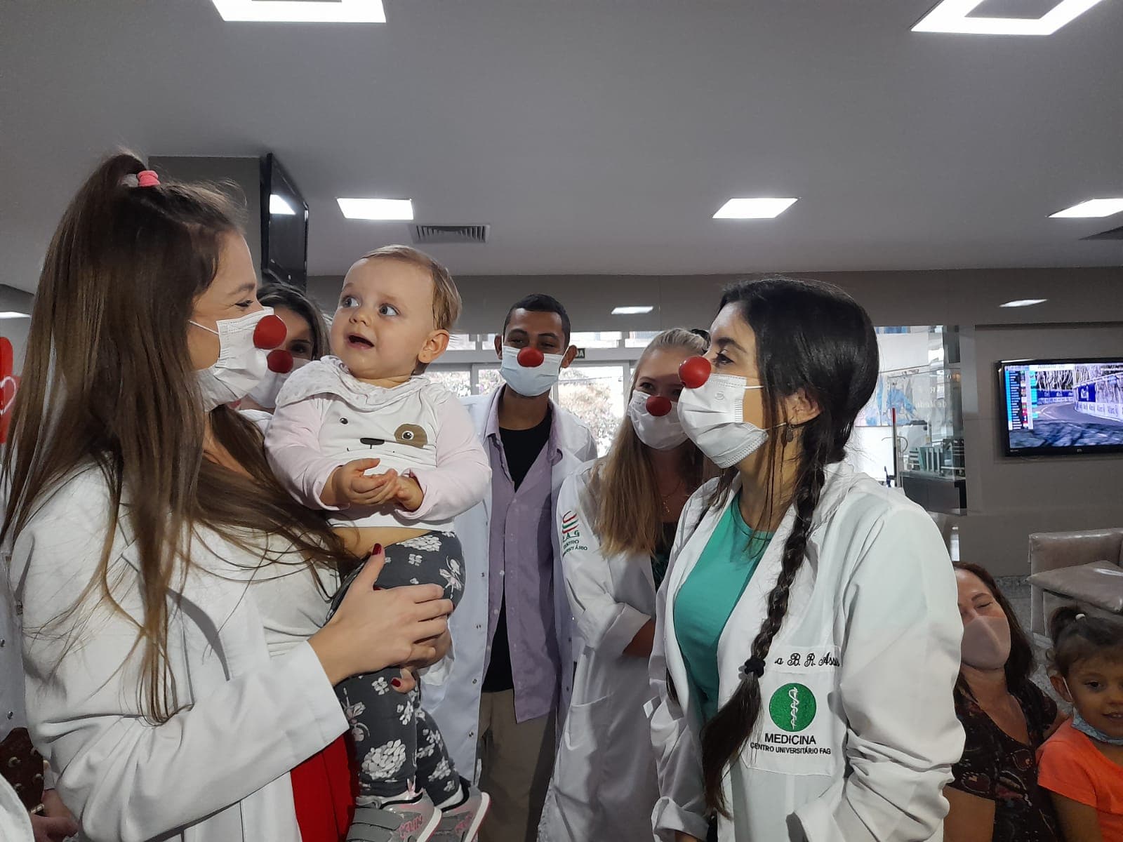 Medicina: Palhaços visitam pacientes internados no Hospital São Lucas
