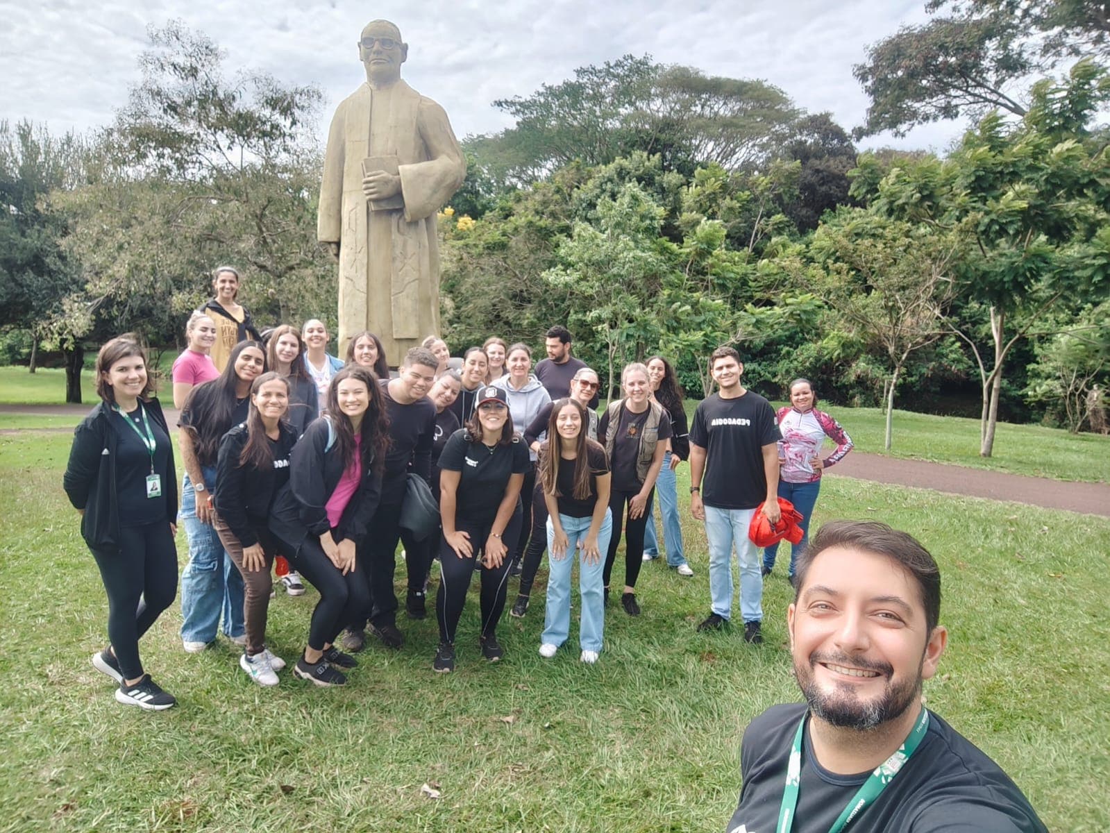 Acadêmicos de Pedagogia da FAG Toledo exploram patrimônio naturais e históricos da cidade em visita técnica
