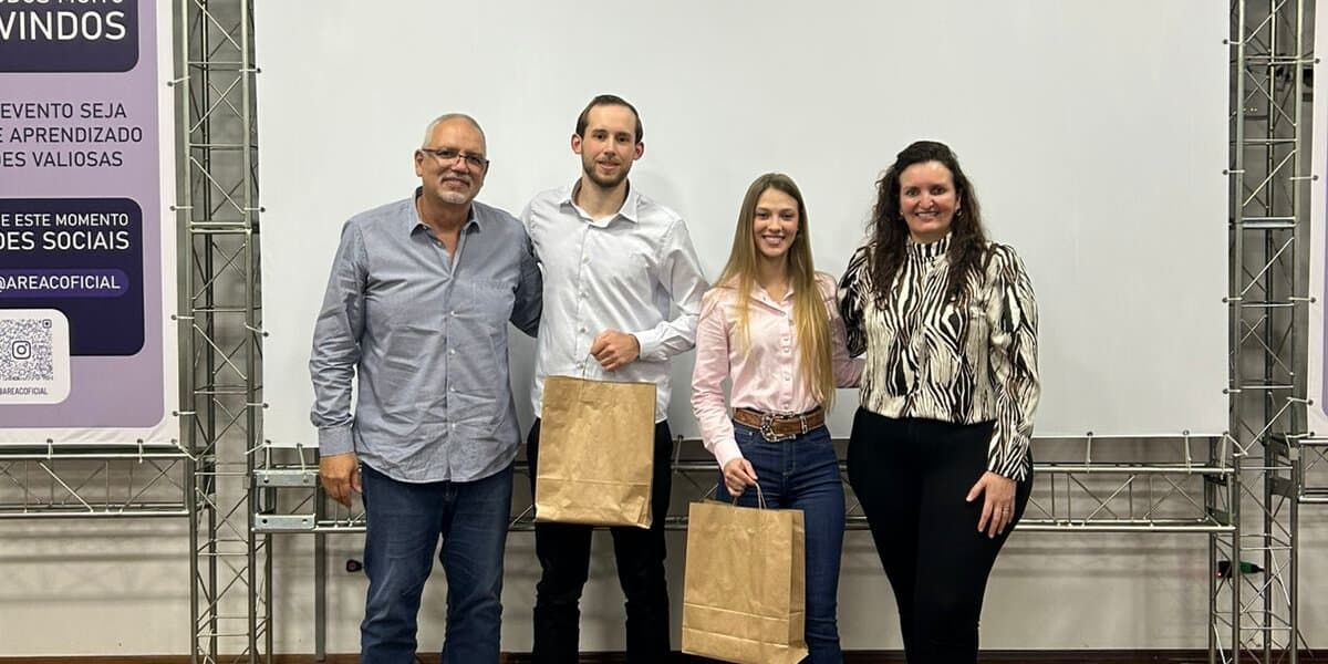 Acadêmicos de Agronomia do Centro FAG apresentam TCCs na AREAC
