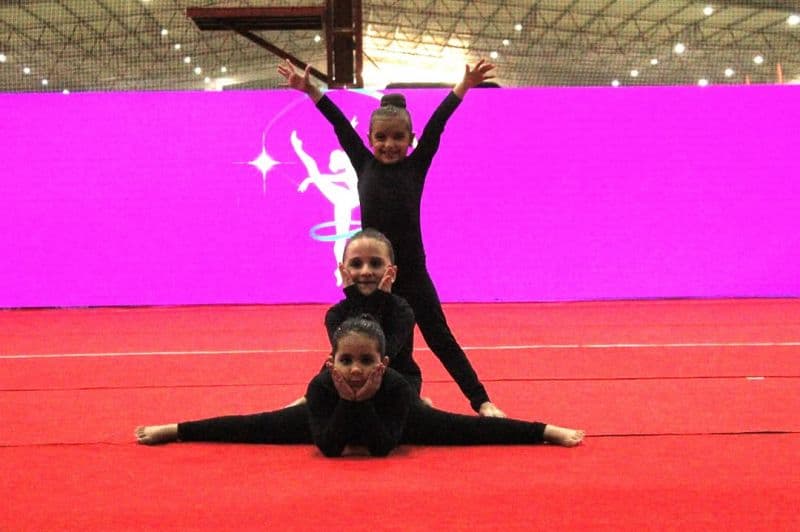 Talento e leveza encantam na 1ª Mostra de Ginástica Rítmica do Colégio FAG