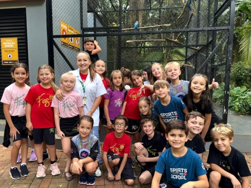 Alunos dos 3ºs anos preparam picolés nutritivos para aves do Centro FAG