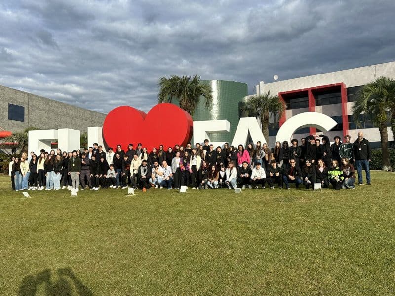 Alunos do High College visitam Feira das Profissões FAGx